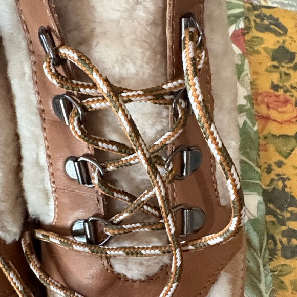 Bernardo Tan and Cream leather suede sheepskin Lace Up Boots 8.5 nwot - Picture 9 of 11